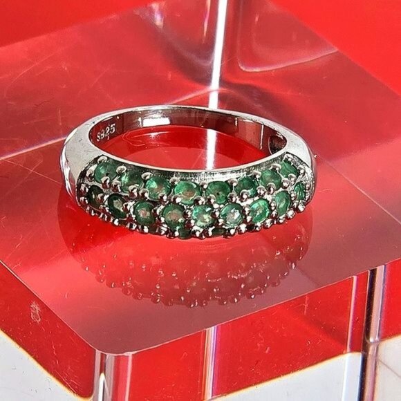 925 Sterling Silver Ring Sz 7.5 with Natural Emerald 2mm Gemstone - Picture 9 of 9